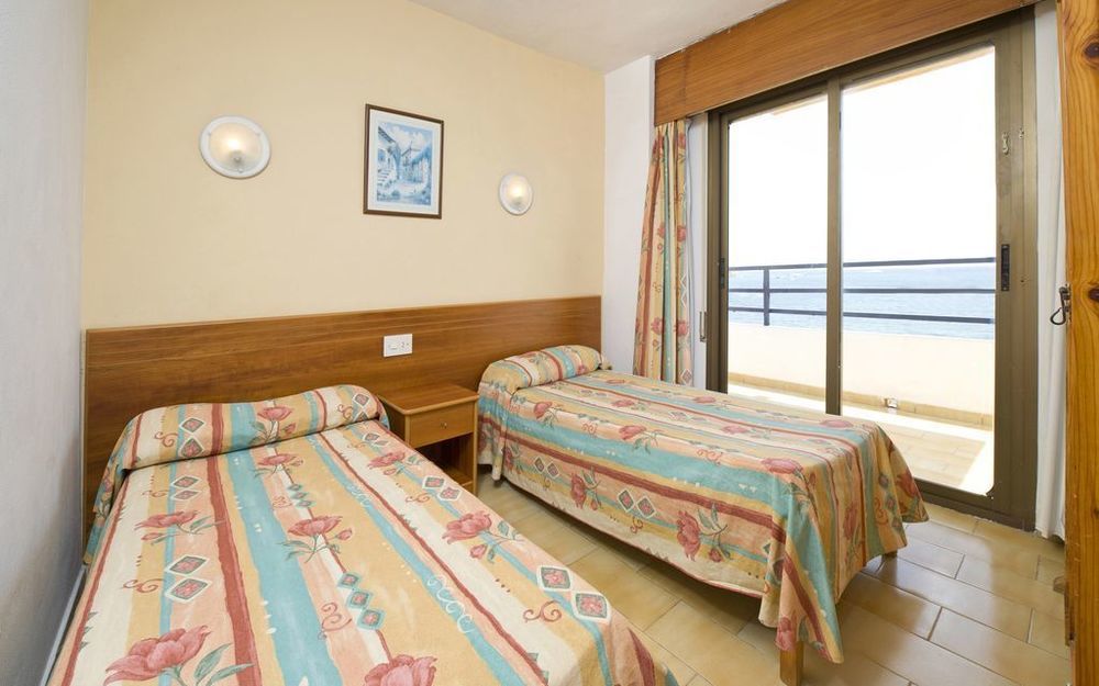 Apartamentos Mira Mola Figueretas Bagian luar foto